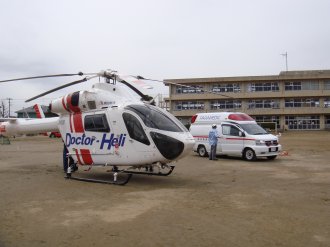 ドクターヘリ 出動の流れ1 ドクターヘリ 出動の流れ1